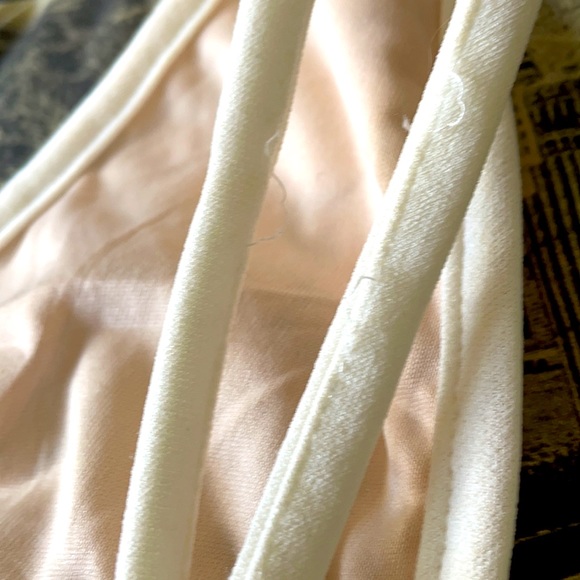 TOBI IVORY & NUDE LACE BODYCON DRESS - Picture 10 of 10